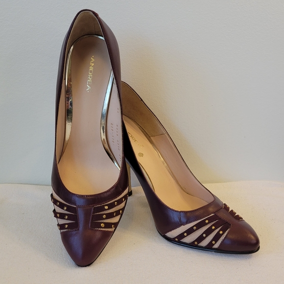 Retro ANDREA burgundy pumps with gold detail - Picture 11 of 12